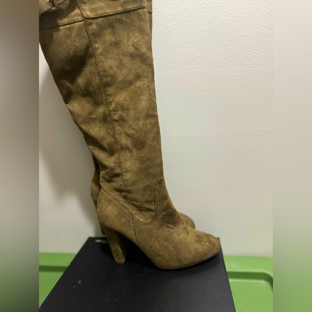 Soft Olive Green 
Knee high Boot
Size 10